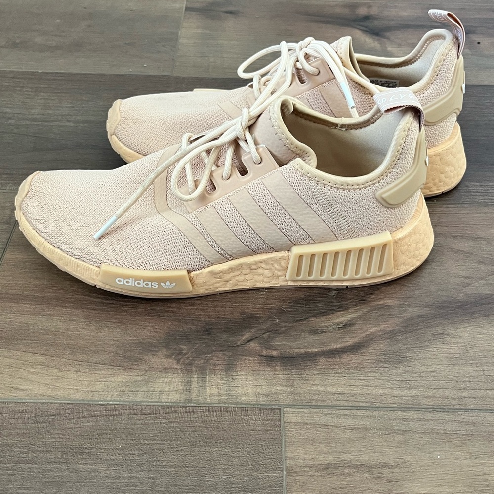 Adidas NMD R1 Halo Blush Size 9